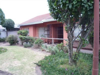 House For Sale in Florida Lake, Roodepoort