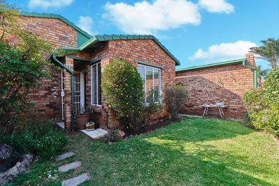 Townhouse For Sale in Florida Glen, Roodepoort