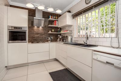 Townhouse For Sale in North Riding, Randburg