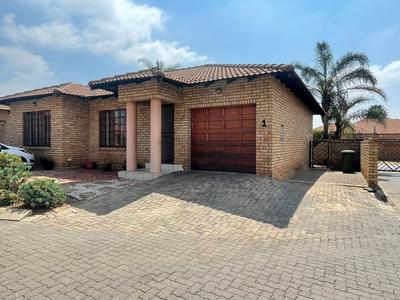 Cluster House For Sale in Newmarket, Alberton
