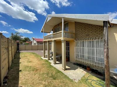 House For Sale in Whiteridge, Roodepoort
