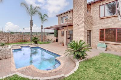 Townhouse For Sale in Willowbrook, Roodepoort