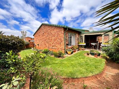 Townhouse For Sale in Florida Glen, Roodepoort