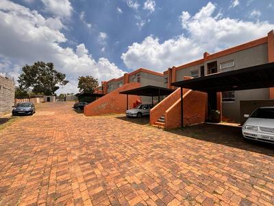 Apartment / Flat For Sale in Maraisburg, Roodepoort