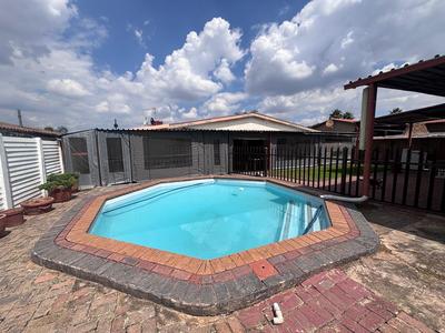House For Sale in Whiteridge, Roodepoort